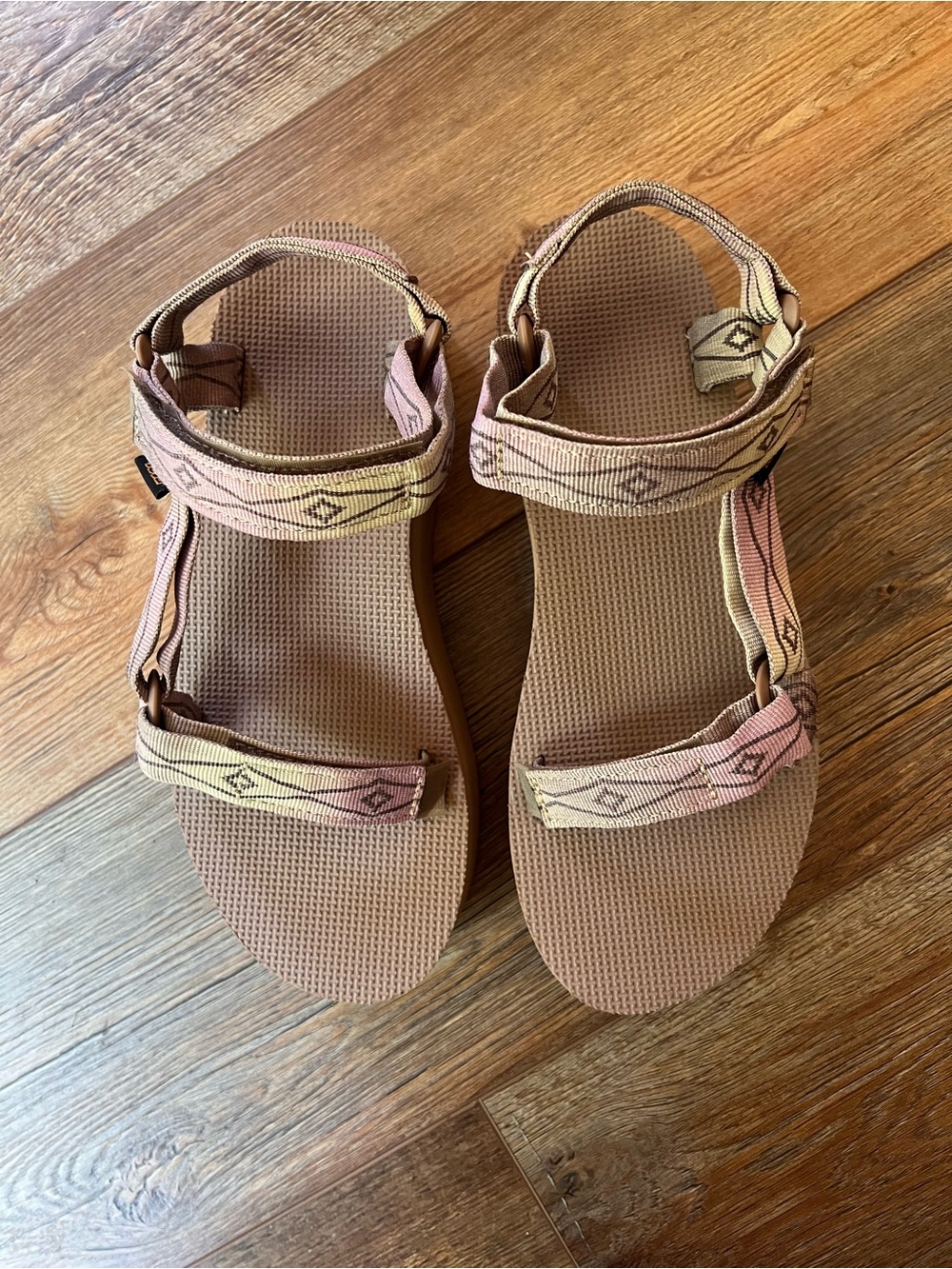 Teva size 9 Flatform Sandals - Picture 4 of 8